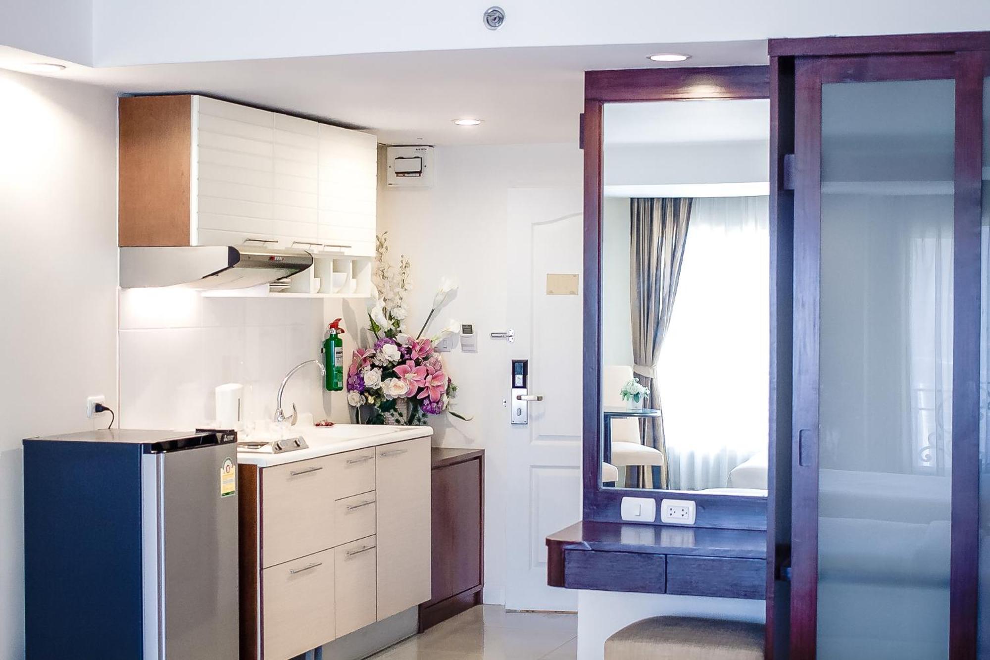 Romance Hotel Bangna Bangkok Exterior photo