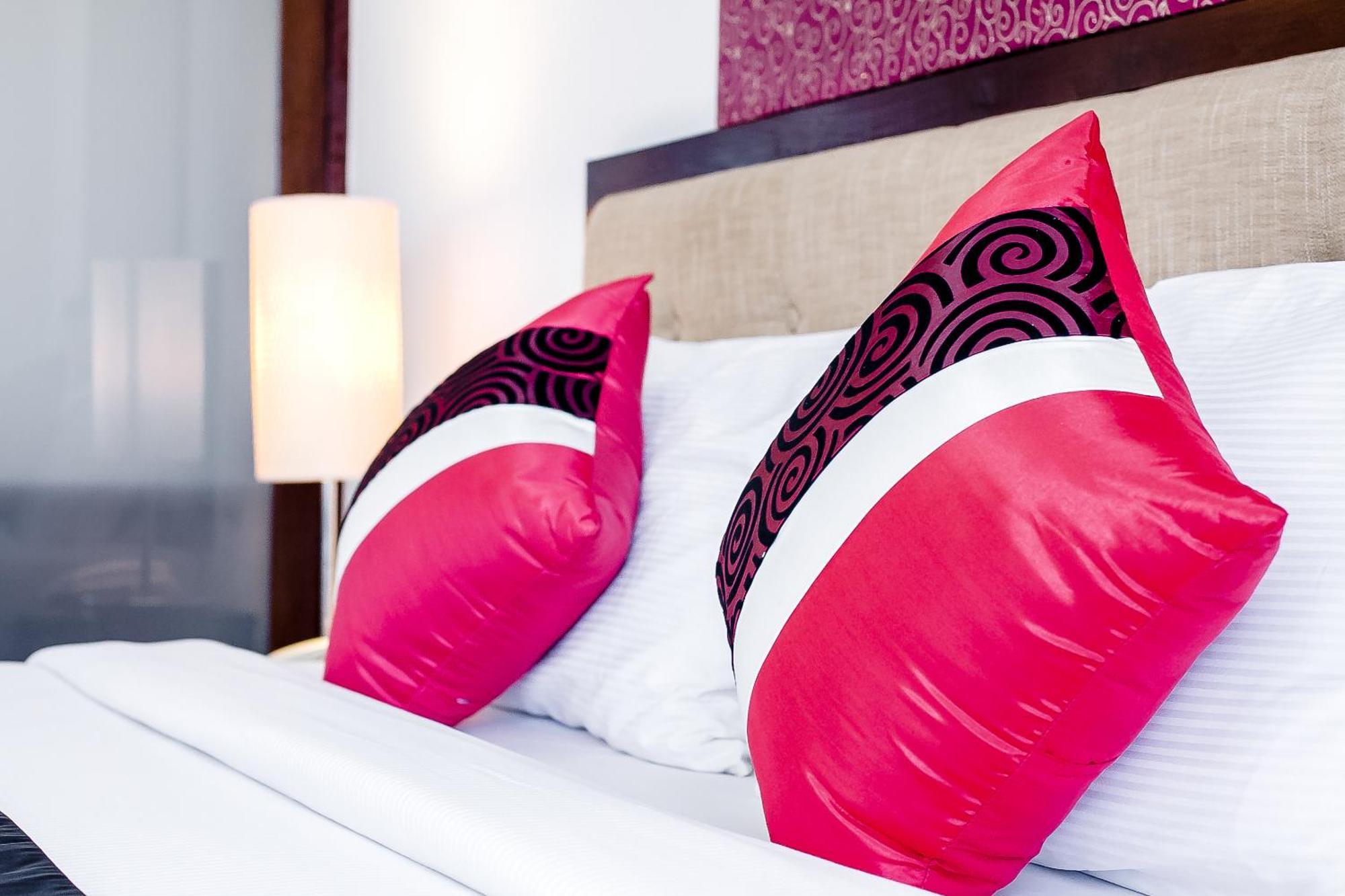 Romance Hotel Bangna Bangkok Exterior photo