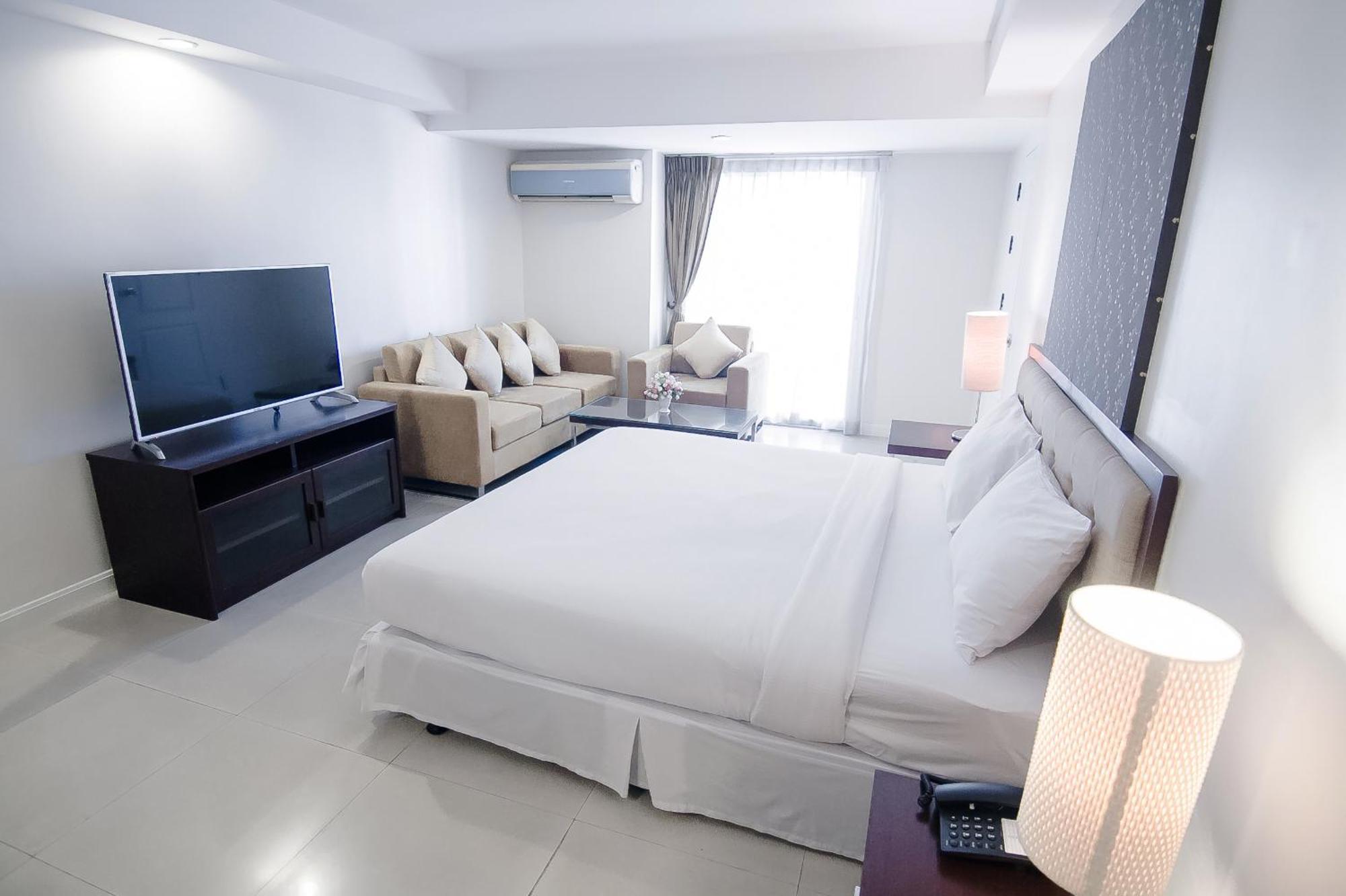 Romance Hotel Bangna Bangkok Exterior photo