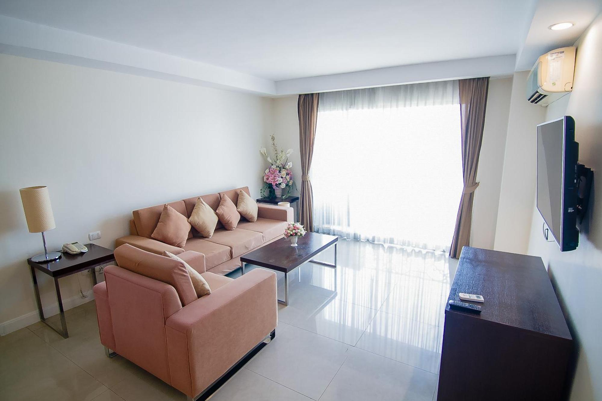 Romance Hotel Bangna Bangkok Exterior photo