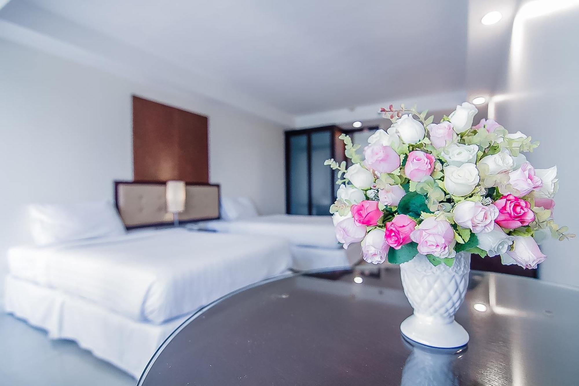 Romance Hotel Bangna Bangkok Exterior photo