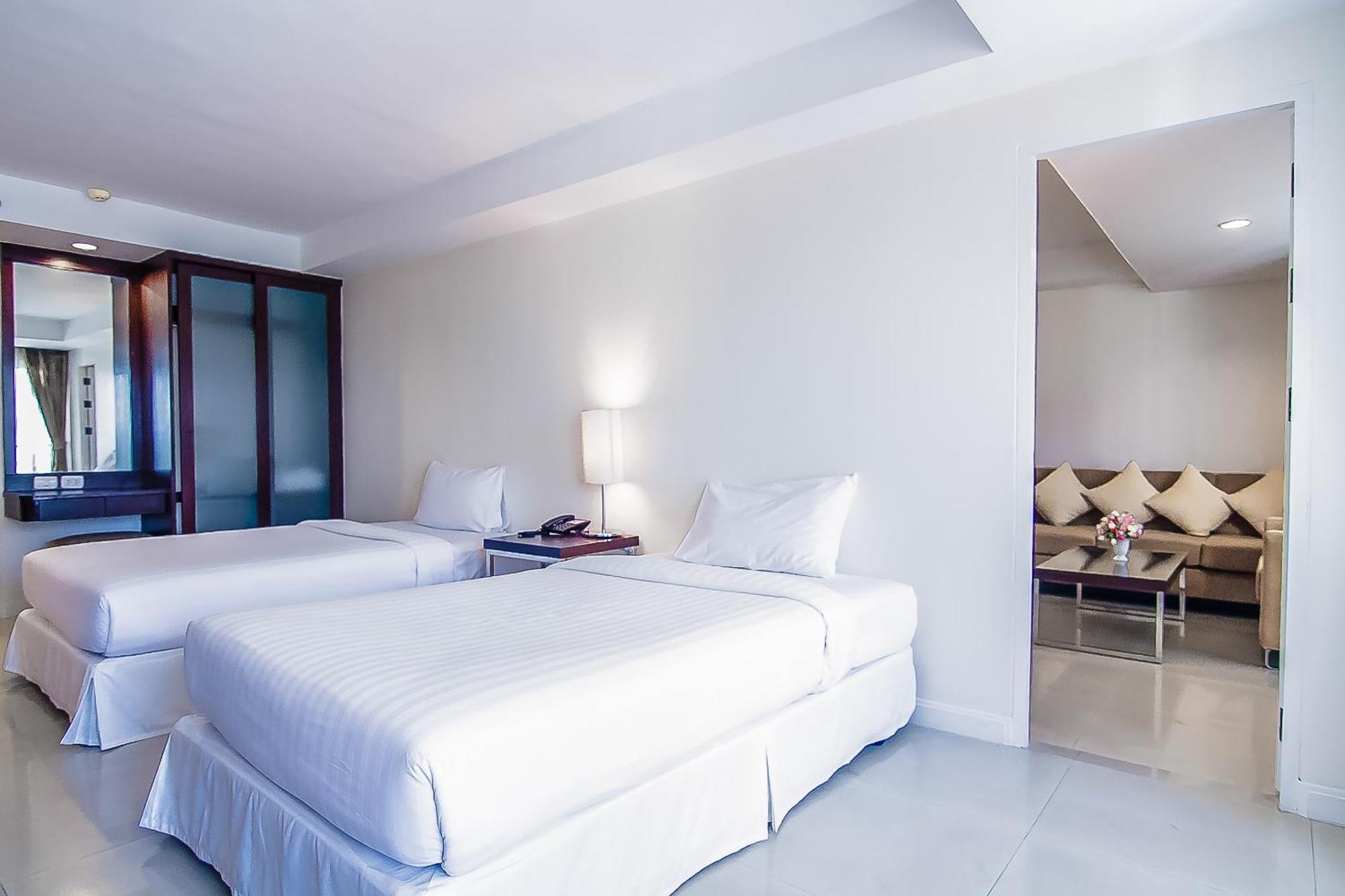 Romance Hotel Bangna Bangkok Exterior photo