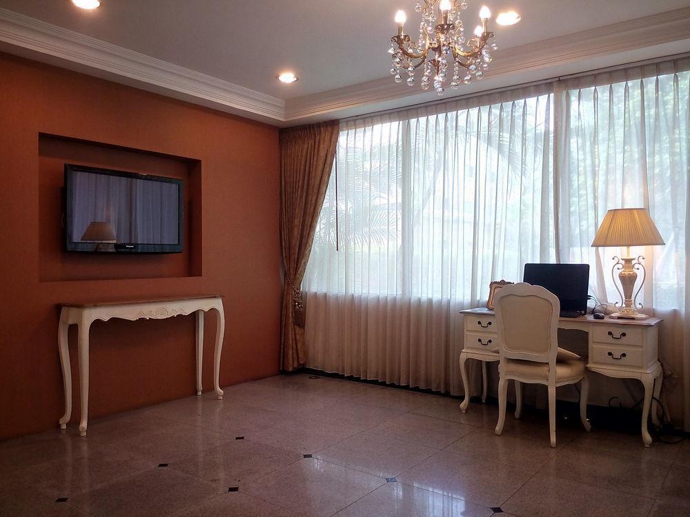 Romance Hotel Bangna Bangkok Exterior photo