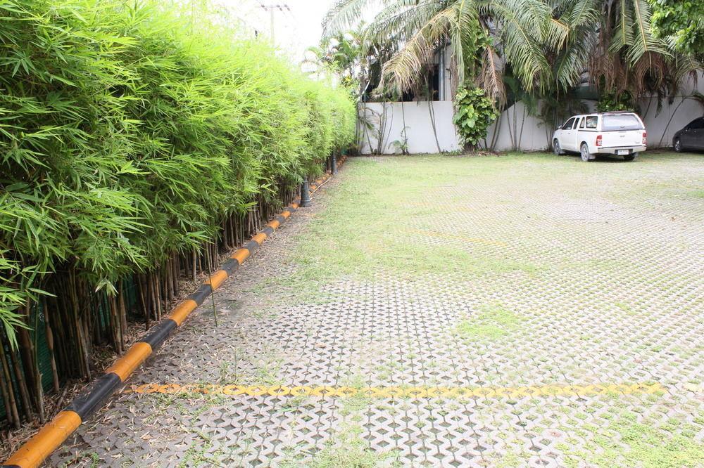 Romance Hotel Bangna Bangkok Exterior photo