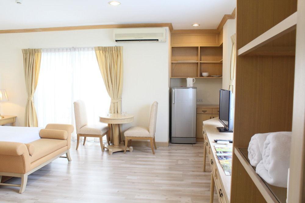 Romance Hotel Bangna Bangkok Exterior photo