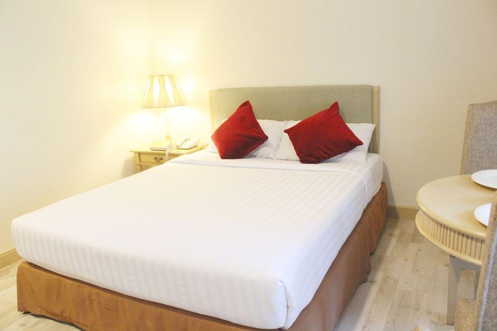 Romance Hotel Bangna Bangkok Exterior photo