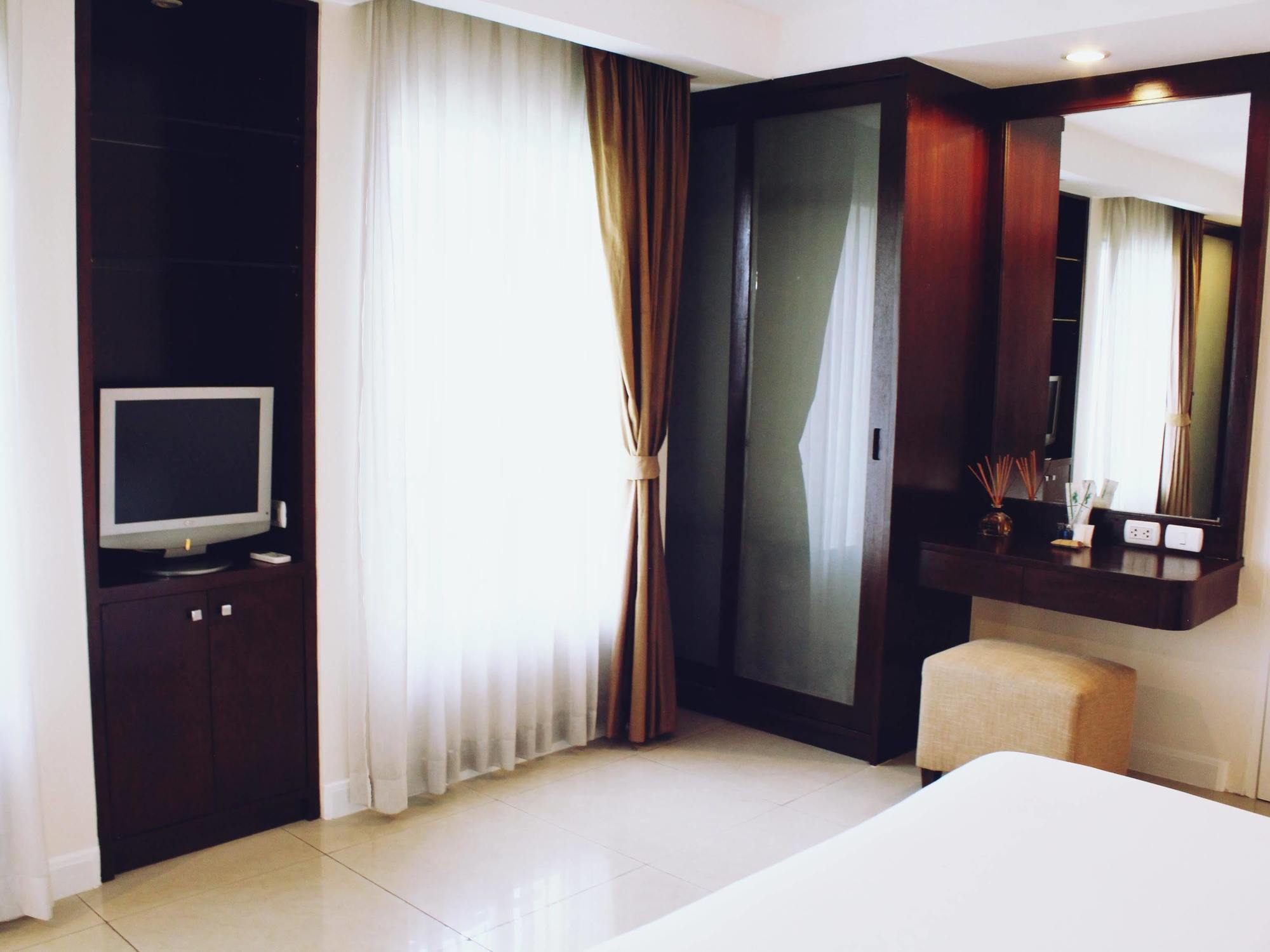 Romance Hotel Bangna Bangkok Exterior photo
