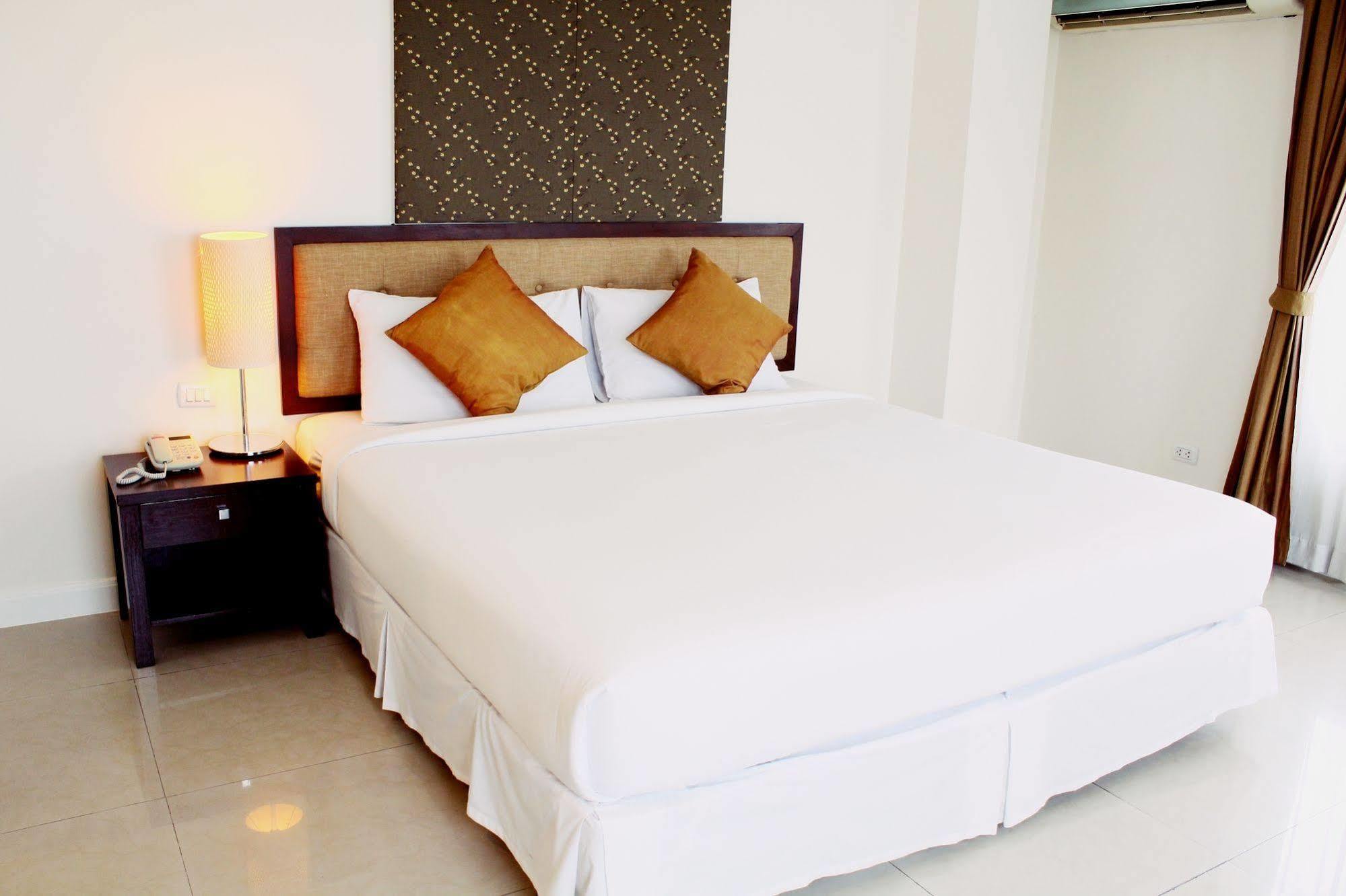 Romance Hotel Bangna Bangkok Exterior photo